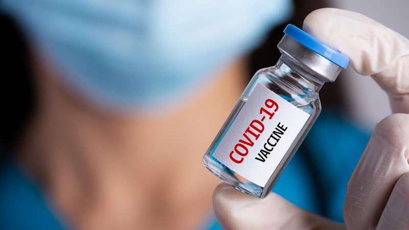 nurse holding COVID-19 vaccine
