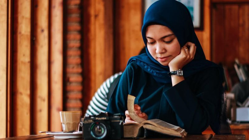 Muslim student reading