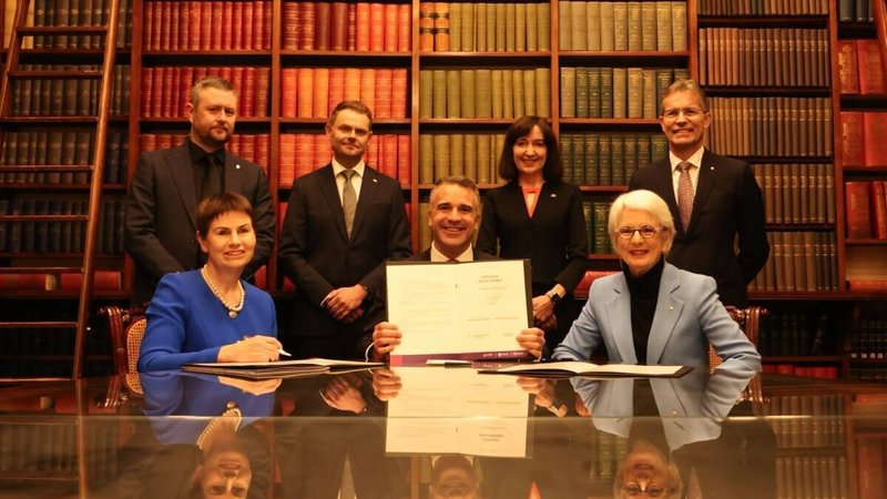 University of South Australia and University of Adelaide's agreement to merge